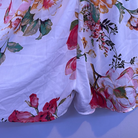 White floral romper super fresh for summer can adjust at waist - Picture 4 of 5